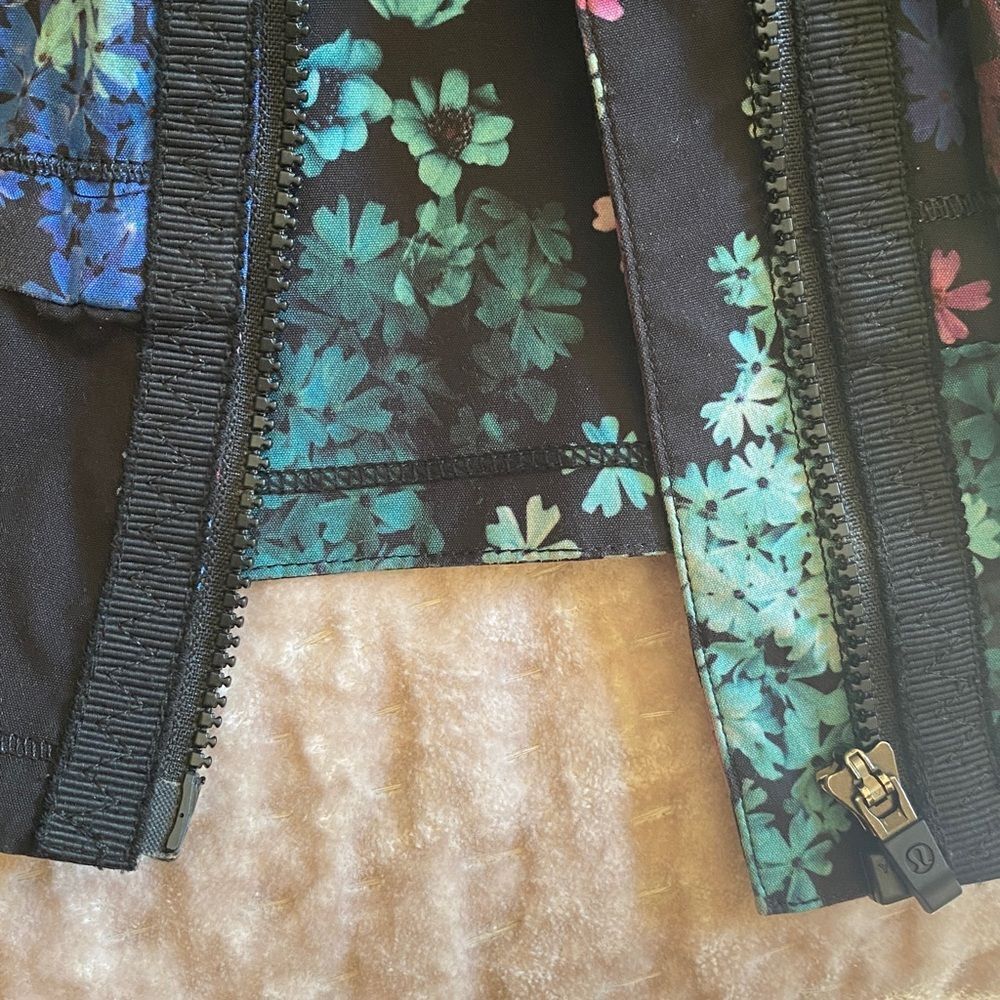 Lululemon Floral Patterned Jacket - Picture 8 of 9